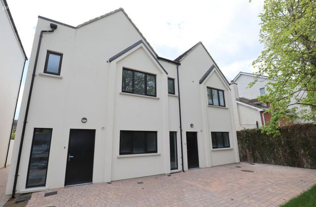 Hamlet Wood, Hamlet Lane, Balbriggan, Co. Dublin - Click to view photos