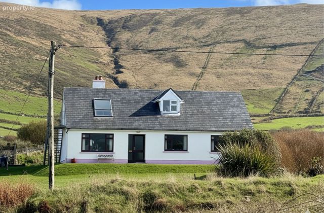 Ballynaraha North, Dunquin, Co. Kerry - Click to view photos
