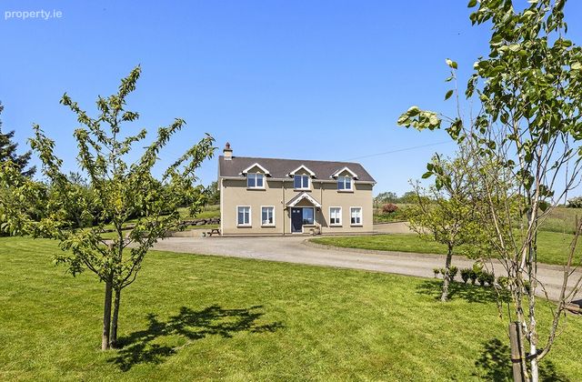 Laravoolta, Enniskeane, Co Cork, Enniskeane, Co. Cork - Click to view photos