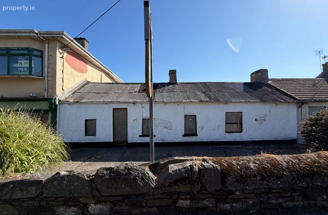 The Bungalow, Upper Strand, Youghal, Co. Cork - Click to view photos