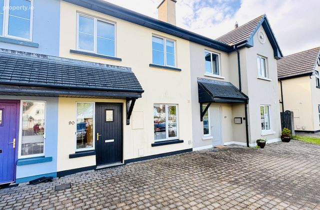 90 Carrigiseal, Clogher Fail&iacute;, Tralee, Co. Kerry - Click to view photos