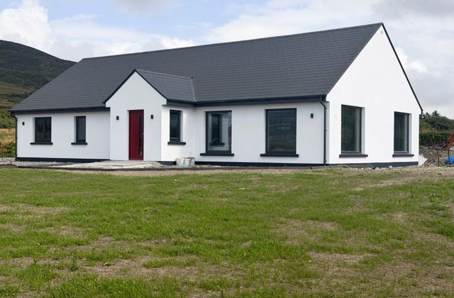 Garranearagh, Cahersiveen, Co. Kerry - Click to view photos