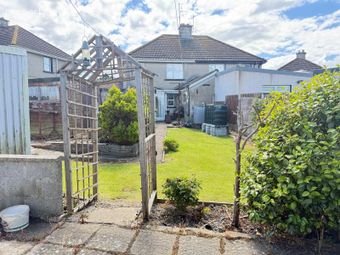 64 Bishop's Water, Wexford Town, Co. Wexford - Image 2