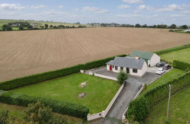 Lindon Cottage, Ballyloo, Nurney, Co. Carlow - Click to view photos