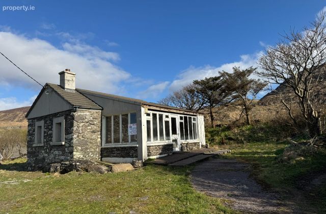 Rinneen, Caherdaniel, Waterville, Co. Kerry - Click to view photos