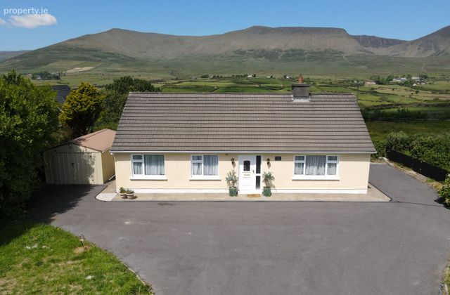 Carna Cottage, Garrynadur, Lispole, Co. Kerry - Click to view photos