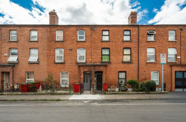 Flat 4, 90 Cabra Park, Phibsborough, Dublin 7 - Click to view photos