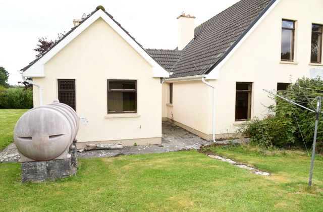Glebe Lodge, Glebe, Claregalway, Co. Galway - Click to view photos