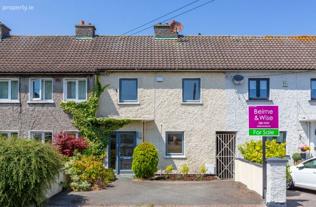 42 Pearse Park, Sallynoggin, Co. Dublin - Click to view photos