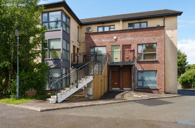 Apartment 2, Seanchl&oacute;s, Main Street, Rathcoole, Co. Dublin - Click to view photos