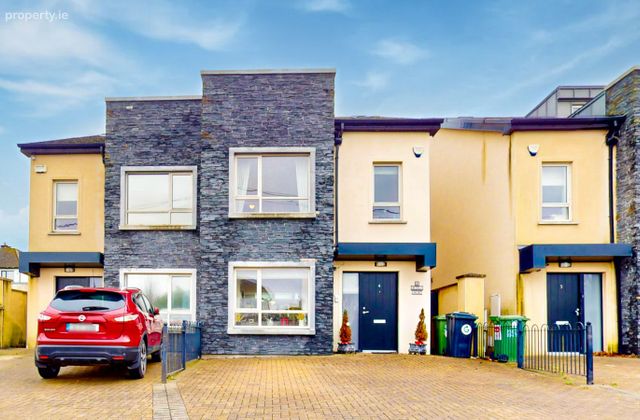 4 Sheil's Court, Main Street, Rathcoole, Co. Dublin - Click to view photos