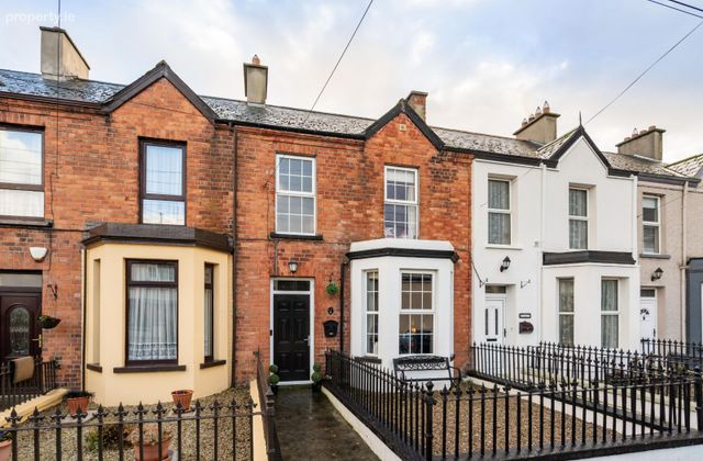 6 Castle Avenue, Buncrana, Buncrana, Co. Donegal - Click to view photos