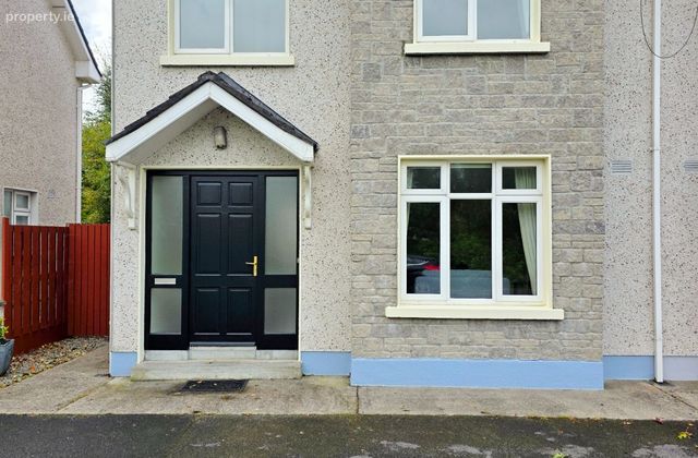 100 Cloch&oacute;g, Oranmore, Oranmore, Co. Galway - Click to view photos