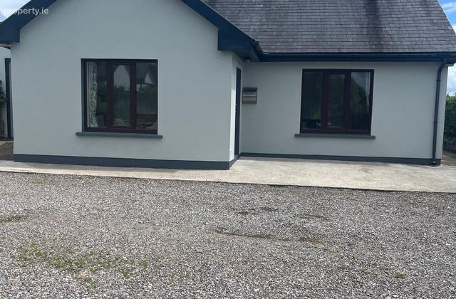 Scanlon's Lane, Cloghphilip, Tower, Tower, Co. Cork - Click to view photos