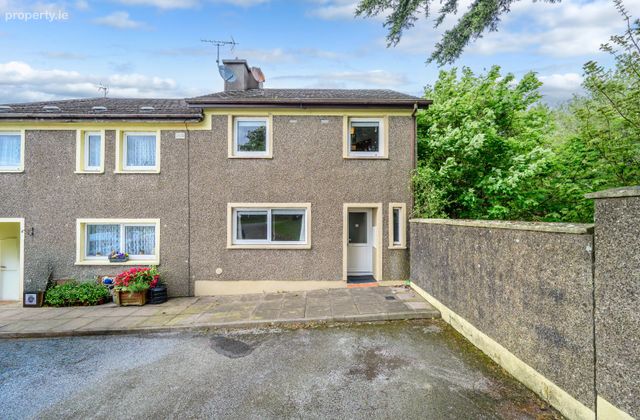 1 Spruce Grove, Minane Bridge, Ballyfeard, Co. Cork - Click to view photos