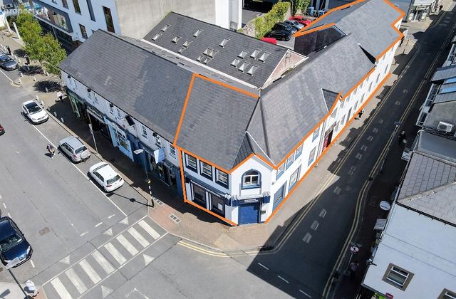Cavendish Lane, Castlebar, Co. Mayo - Click to view photos