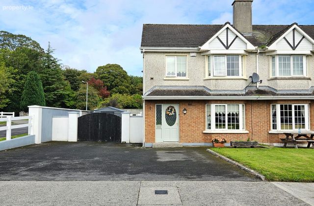 46 Westwood Grove, Clara, Co. Offaly - Click to view photos