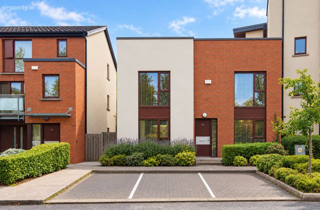 Castlegate Park, Adamstown Castle, Adamstown, Co. Dublin - Click to view photos