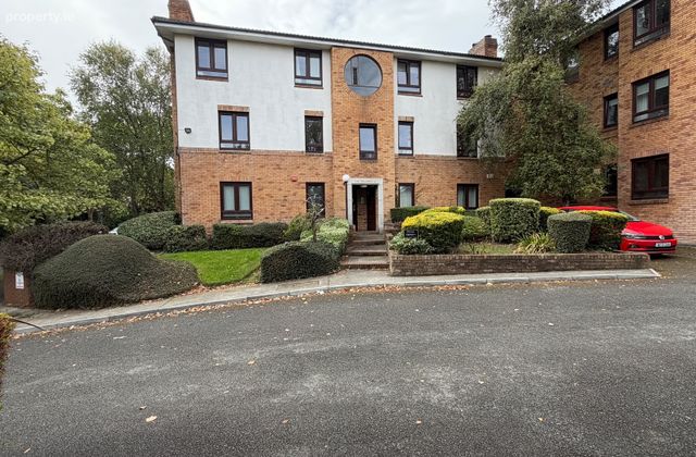 No 5, The Willows, Monkstown Valley, Co. Dublin, Monkstown, Co. Dublin - Click to view photos