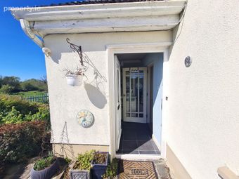 Hazelwood Cottage, Seanadh Gharr&aacute;in, Spiddal, Co. Galway - Image 2