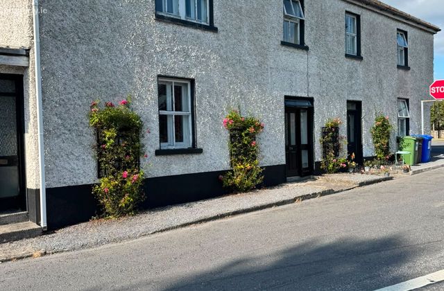 2 Glasson, Athlone, Glasson, Co. Westmeath - Click to view photos