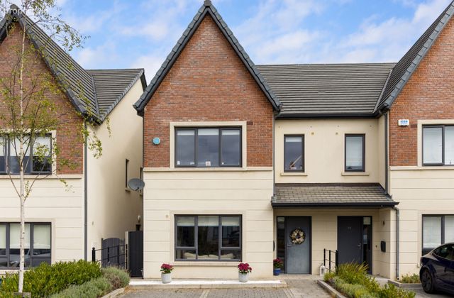 25 Eastmount Gardens, Delgany, Delgany, Co. Wicklow - Click to view photos
