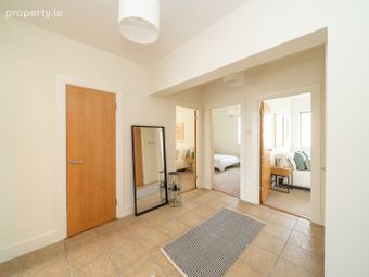 8 The Oval, Cabinteely, Dublin 18 - Image 2