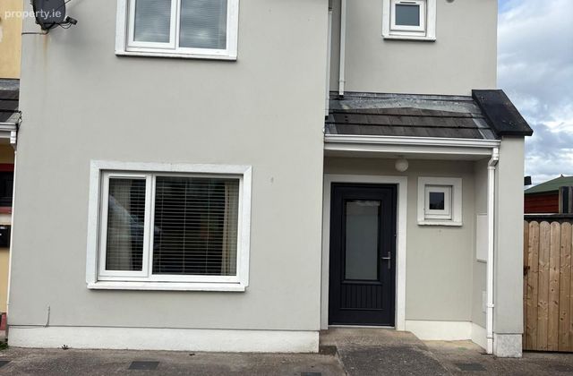 Castle Court, Dromahair, Dromahair, Co. Leitrim - Click to view photos