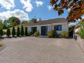 4 Manor Lawn, Thornbury View, Rochestown, Co. Cork - Image 2