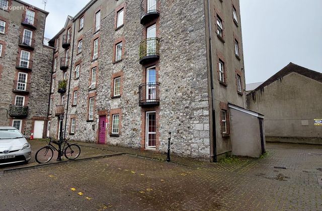 Apartment 11, Block B, Kermon House, The Mall, North Quay, Drogheda, Co. Louth - Click to view photos