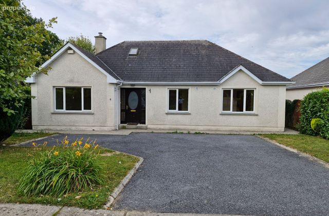 8 Beechwood Park, Tinahely, Co. Wicklow - Click to view photos