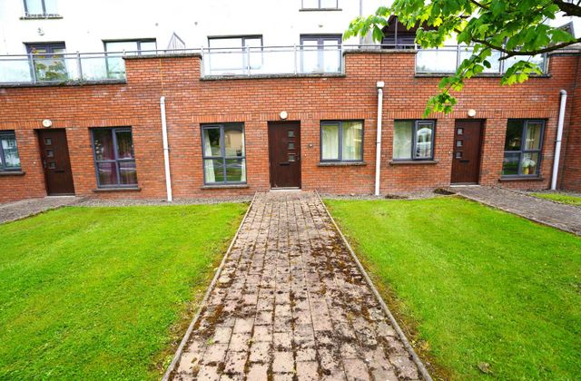 163 Block H, Br&uacute; Na Sionna, Shannon Town Centre, Shannon, Co. Clare - Click to view photos