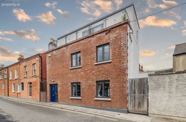 13 St. Alphonsus' Avenue, Drumcondra, Dublin 9 - Click to view photos