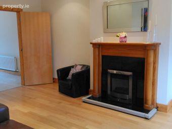 1 Belarmine Square, Dublin 18, Stepaside, Dublin 18 - Image 2