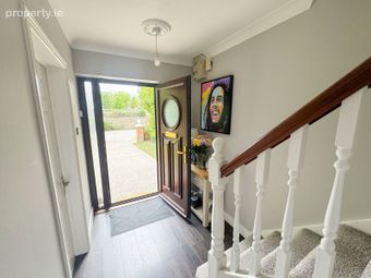 8 Glenbourne View, Leopardstown Valley, Leopardstown, Dublin 18 - Image 3