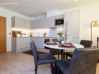 Apartment , Roselawn, Knocksinna Court, Foxrock, Dublin 18 - Image 2