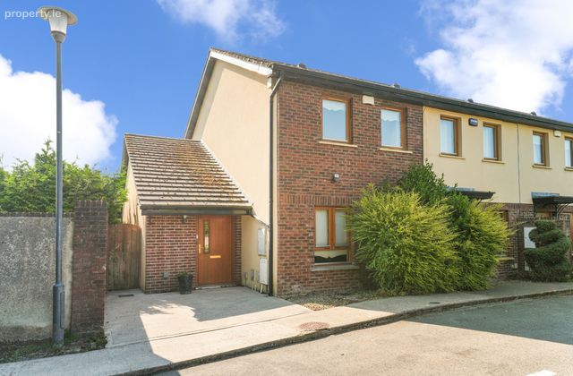 12 Blackthorn Hill Close, With Additional Study Room, Rathcoole, Co. Dublin, Rathcoole, Co. Dublin - Click to view photos
