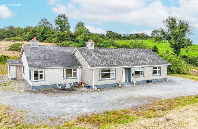 Knockroe, Rathmoyle, Co. Kilkenny, Rathmoyle, Co. Kilkenny - Click to view photos