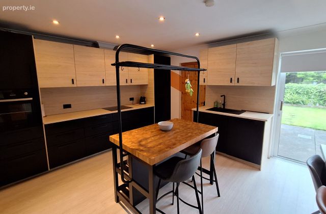 An Mhainistir, Lakeview, Claregalway, Co. Galway - Click to view photos
