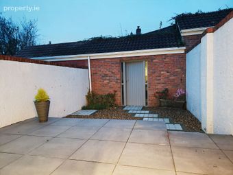 7 The Courtyard, Foxrock Park, Foxrock, Dublin 18 - Image 3