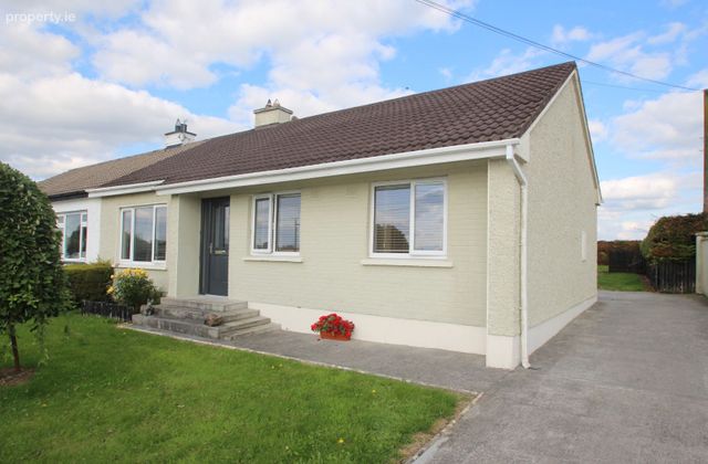 4 Saint Manchan's Estate, Derrynagun, Ballycumber, Lemanaghan, Co. Offaly - Click to view photos