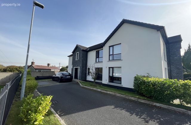 61 Crosforge, Saggart, Co. Dublin - Click to view photos
