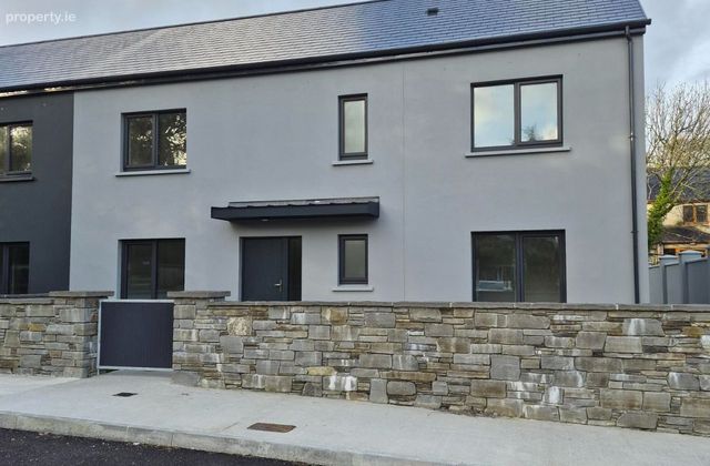 7 Clontaff Close, Church Road, Union Hall, Co. Cork - Click to view photos