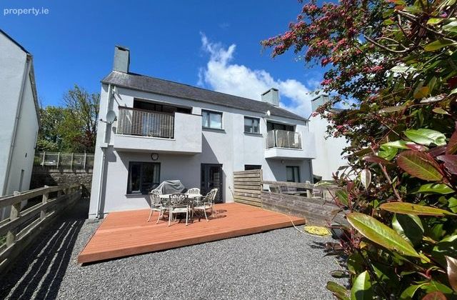 33 Copper Point, Airhill, Schull, Co. Cork - Click to view photos