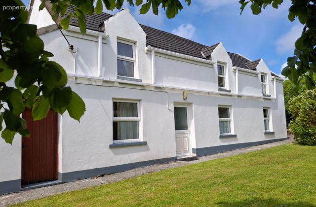 Ballyhearny Cottage, Ballyhearny Lower, Valentia Island, Co. Kerry - Click to view photos