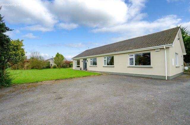 Wernddu, Gortnaclogh, Waterfall, Co. Cork - Click to view photos