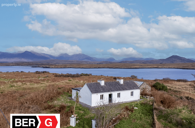 Ti Mamo, Inishnee, Roundstone, Co. Galway - Click to view photos