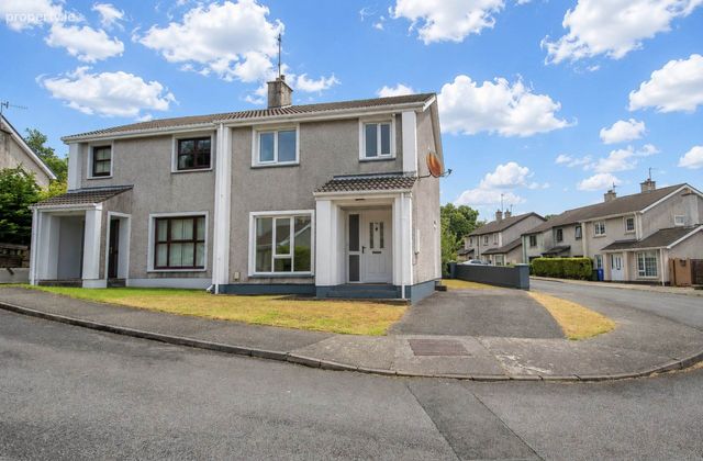 3 Oaklands Park, Letterkenny, Co. Donegal, Letterkenny, Co. Donegal - Click to view photos