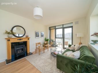 8 The Oval, Cabinteely, Dublin 18 - Image 5