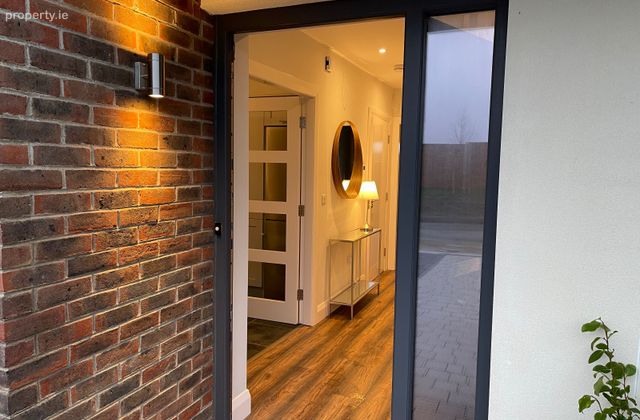 Linenfield Crescent, Drogheda, Co. Louth - Click to view photos
